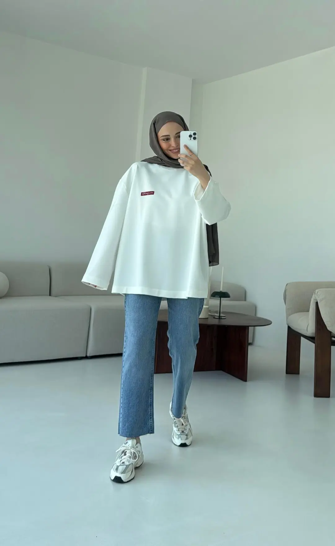 Etiket Baskılı  Sweatshirt Beyaz - Görsel 2