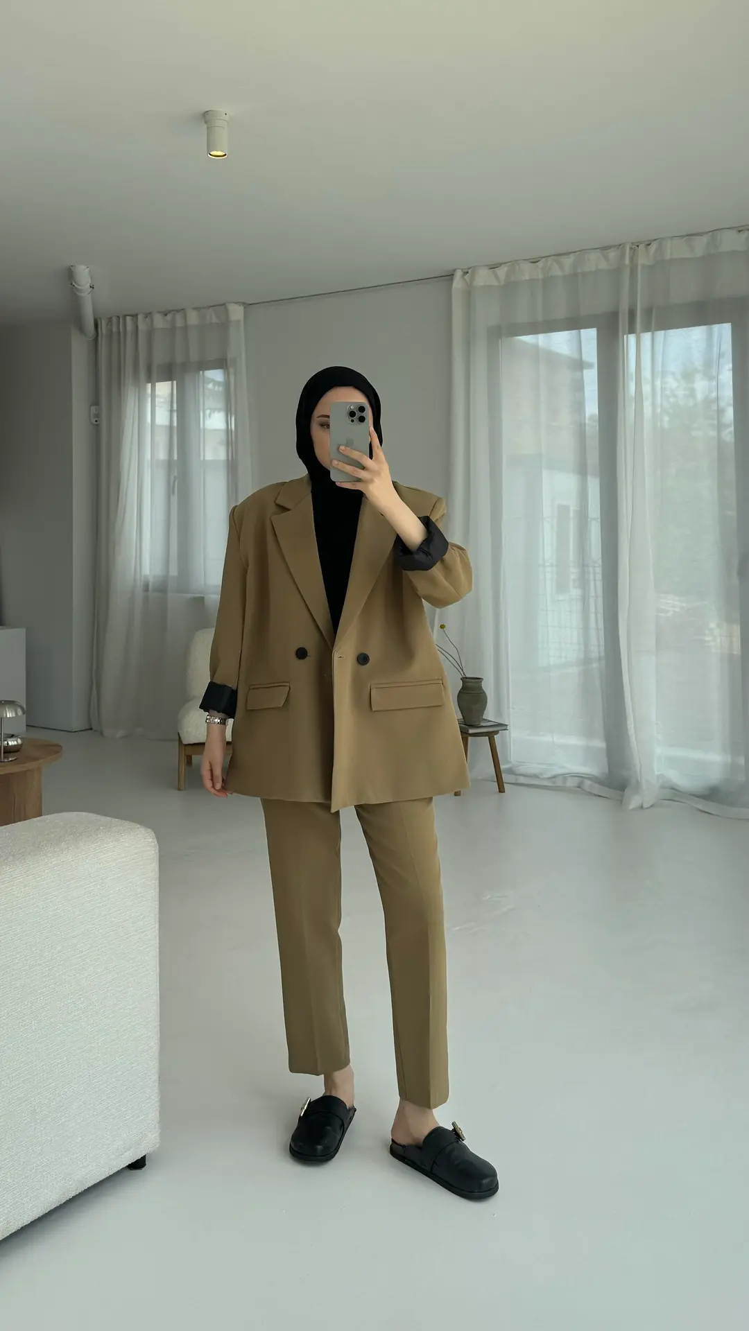 Siyah Astarlı Ceketli Takım - Görsel 6